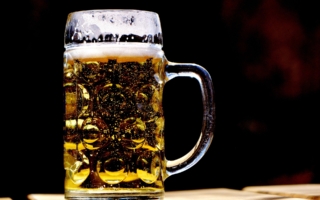 夏日無酒不歡 脂肪肝、高血壓找上門