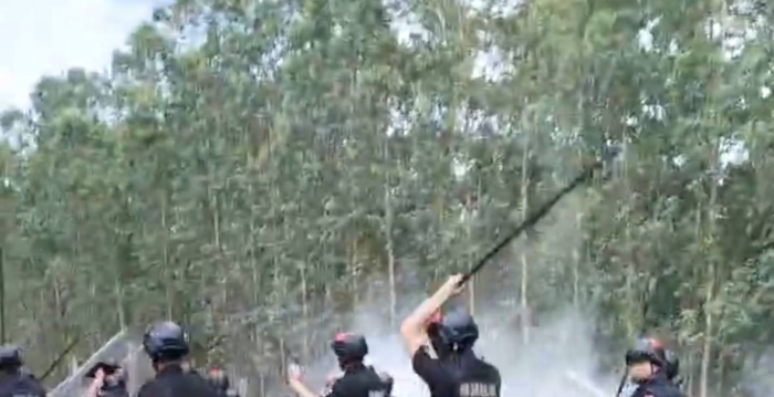 广西村民阻建风力发电遭警察打 头破血流