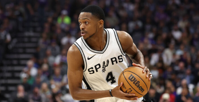 NBA:福克斯顶薪续约 确定在马刺队核心地位