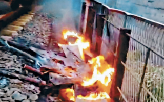 無人機墜毀鐵路起火致行車中斷 涉事公司挨罰