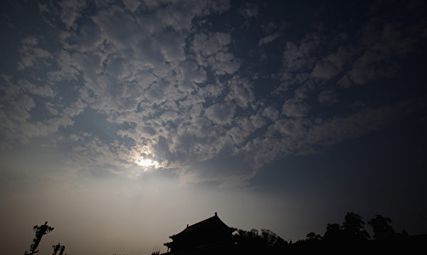 王友群：为什么“宪法”保护不了刘少奇？