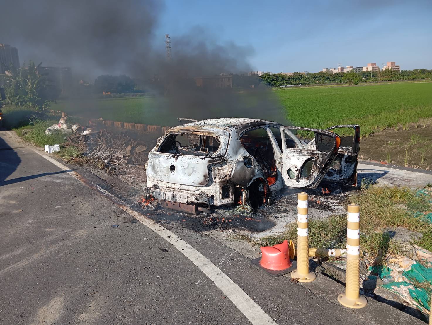 通缉犯家门前遛狗遭开12枪亡枪手烧车灭迹逃逸无踪| 枪击| 诈欺| 谋杀| 大纪元