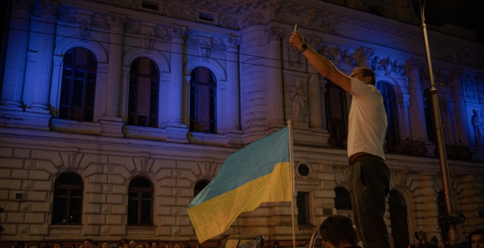 习贺乌国庆 中共官方避谈 专家：首鼠两端