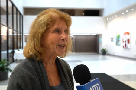 2025年8月26日,特拉华州纽卡斯尔县议员珍妮特·基尔帕特里克(Janet Kilpatrick)出席议会会议,会中通过了第25-151号决议,支持法轮功修炼者的宗教自由。(Jennifer Yang/大纪元)