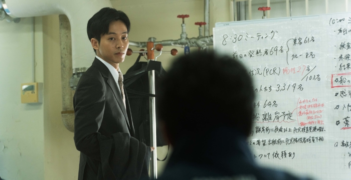 洼塚洋介提建议 《战疫前线》导演采用并致谢