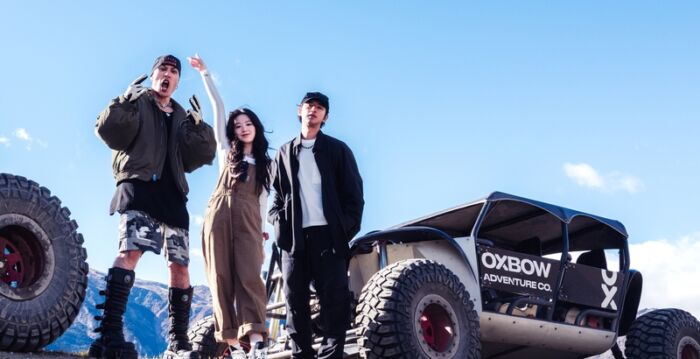 挑战15000英尺高空跳伞 舒华胆大胜2位男主持人