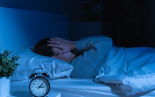 為何你經常在清晨太早醒來？ 專家這麼說