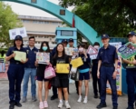 县长伉俪开学首日化身导护志工  致赠礼物并导读绘本迎小一新生