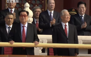 溫家寶李瑞環現身閱兵式 習頭部顫抖顯病態
