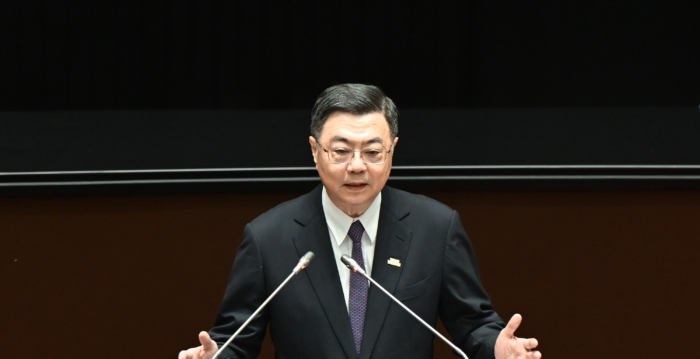 台湾最低工资连涨十年 阁揆：再过一年到3万元