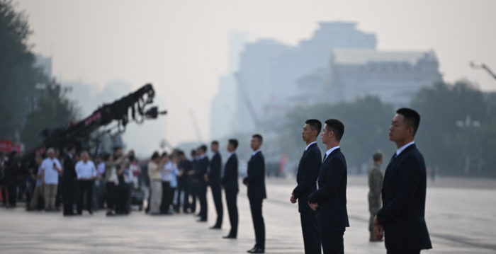 阅兵式中共炫耀武器 专家质疑“实战力”