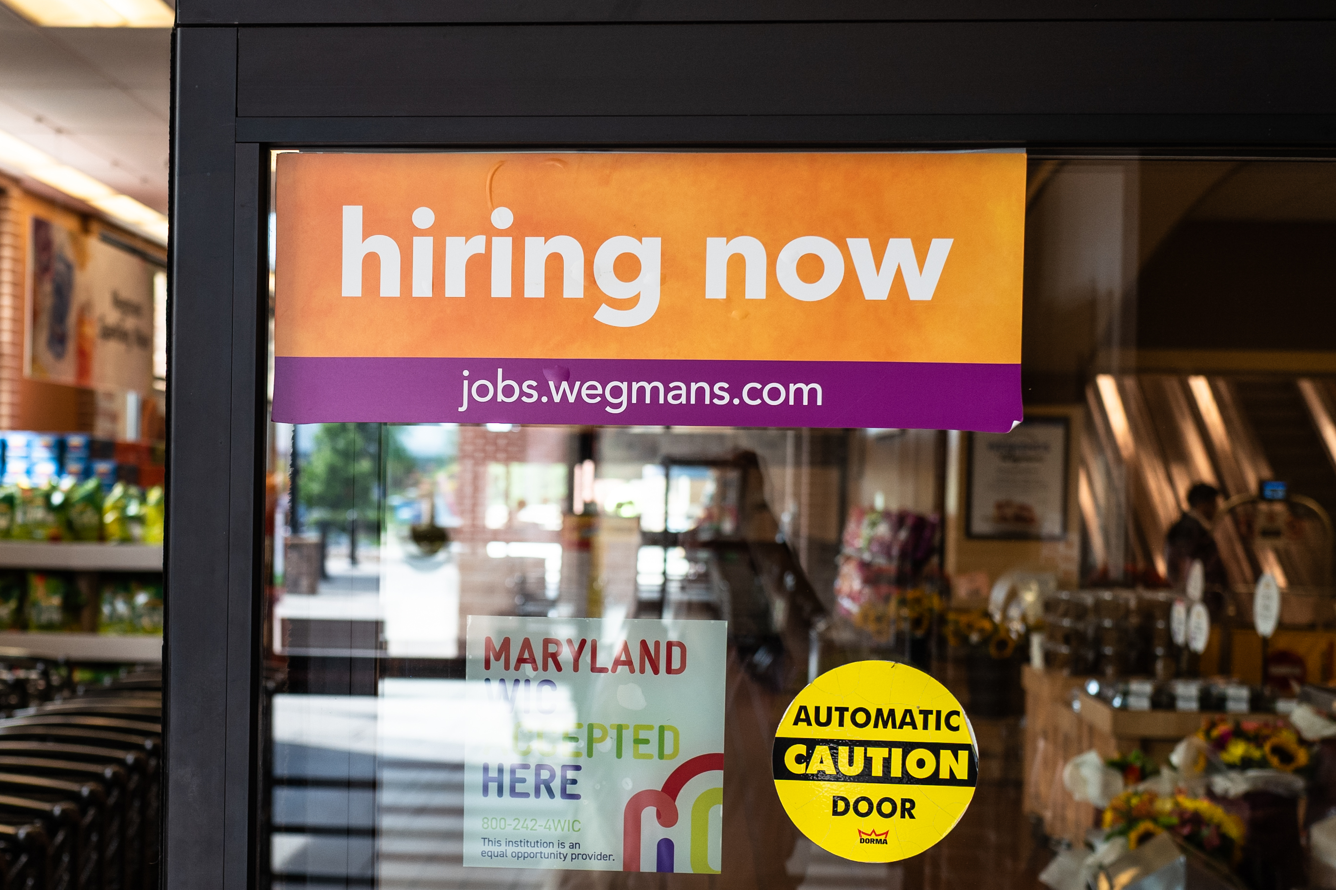 美上周初请失业金人数降至三年多来最低水平| 首次申请| 2025年11月| 大纪元