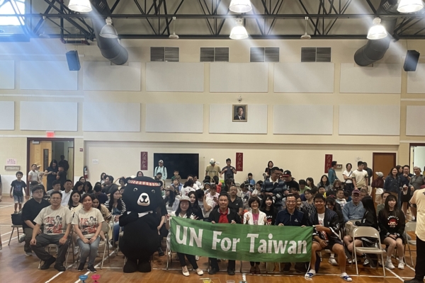 台湾乐天女孩棒球啦啦队访华府侨教中心与球迷热情交流 共同支持台湾加入联合国