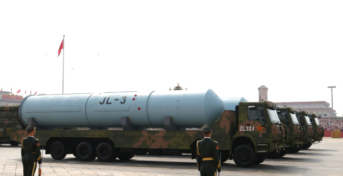 沈舟:北京阅兵展示的“新”武器和仿制品