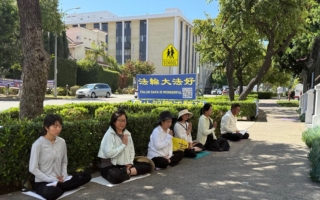 洛杉磯中領館雇員搶奪法輪功橫幅 警方警告