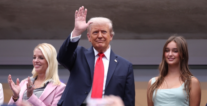 组图：陪川普出席美网公开赛 14岁外孙女受瞩目