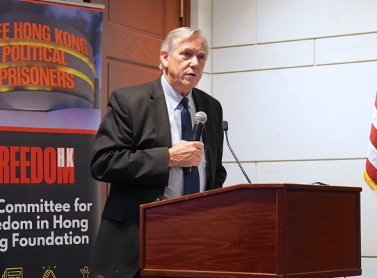 2025年9月10日，美國國會資深參議員傑夫·默克利（Jeff Merkley）在國會山就香港問題發表演講。（李辰/大紀元）