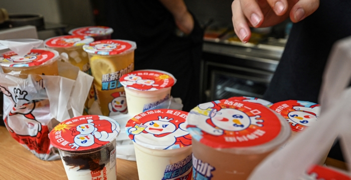 蜜雪冰城郑州一门店被曝多只老鼠横行