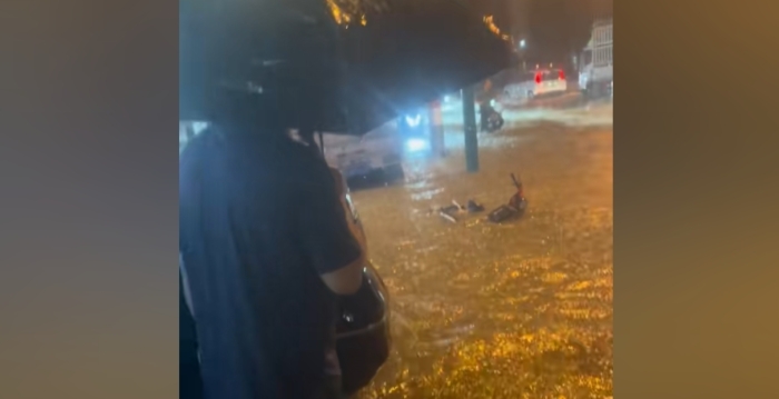 厦门暴雨 一男子因路灯漏电触电身亡