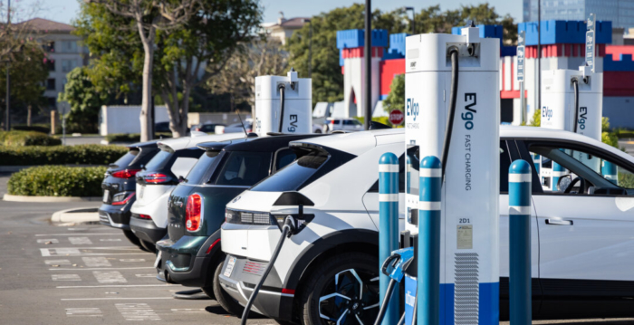 中国汽车业内卷严重 京东宣布推出新车引热议