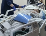 杭州女子散步 踩到“化骨水”去世