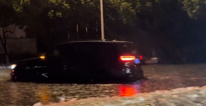 中国多省遭暴雨冰雹袭击 多地城区积水严重