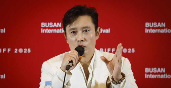 李炳宪凭《终极对弈》第四度获釜日电影奖影帝