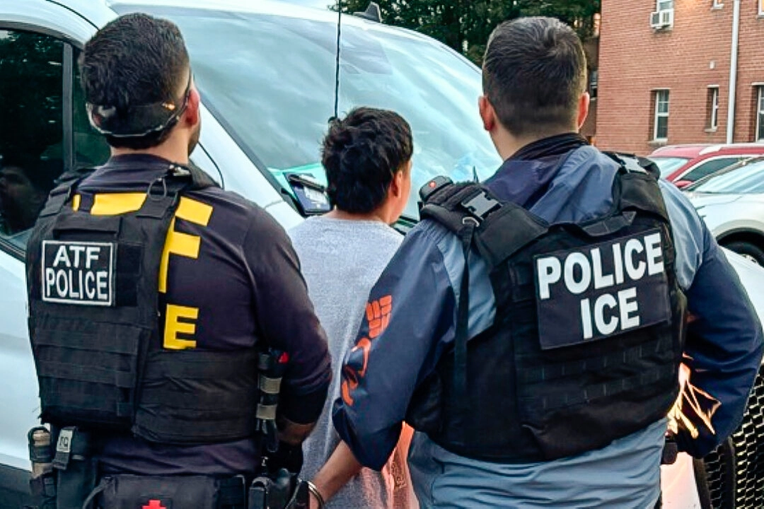美國ICE在佛羅里達展開行動 逮捕逾四百非法移民