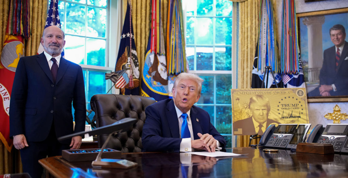 中国富豪如何看待川普金卡移民