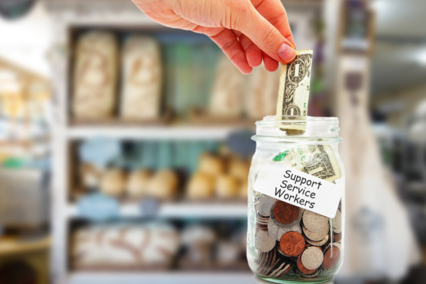 调查：经济吃紧 美国人假期给小费意愿骤降