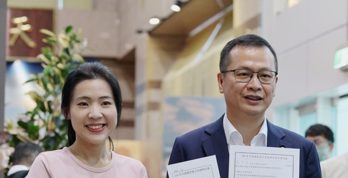 台湾国民党党主席改选 谁将胜出?