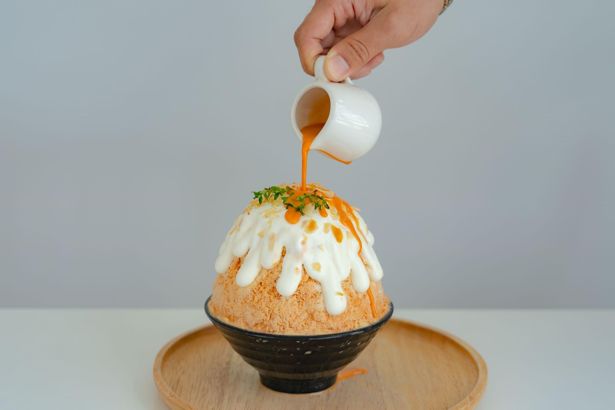 大熱天裡冰品凍飲雖然吸引人,卻是保健養生的一大禁忌。(Shutterstock)