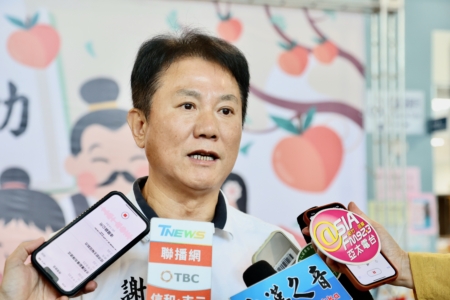 後龍鎮長謝清輝表示,對老師的最高敬意與感謝,特別歡慶教師節;教育的力量是後龍的後盾,讓小朋友快樂學習與成長,所創意教育經費都是全苗栗第一,在教育起跑點上比別人更上一層樓;祝教師節快樂,感謝代表會的支持;感謝所有老師與校長的協助。