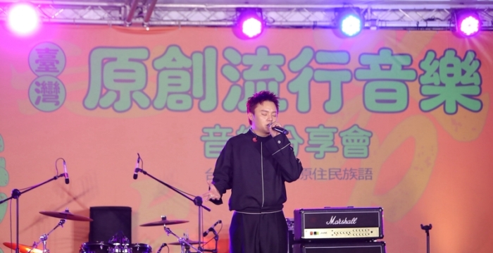 许富凯捐物资进花莲 吁救灾“英雄”注意安全