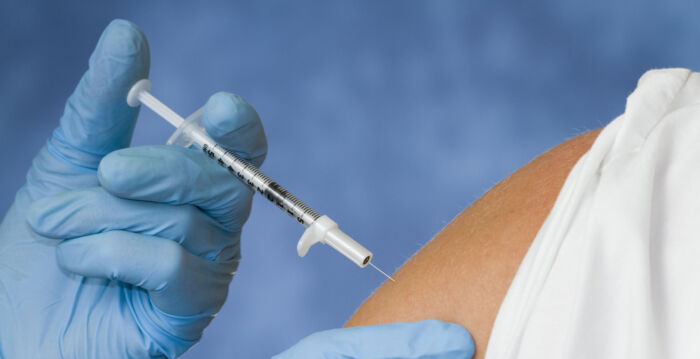 中国流感疫情升温 儿童反复咳嗽 成人染新冠