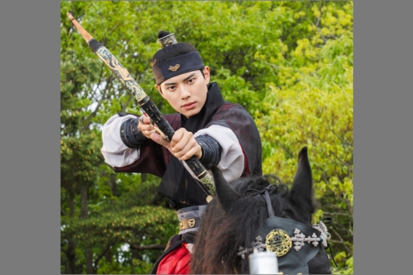 《暴君的厨师》李彩玟25岁生日 与女友晒蛋糕照