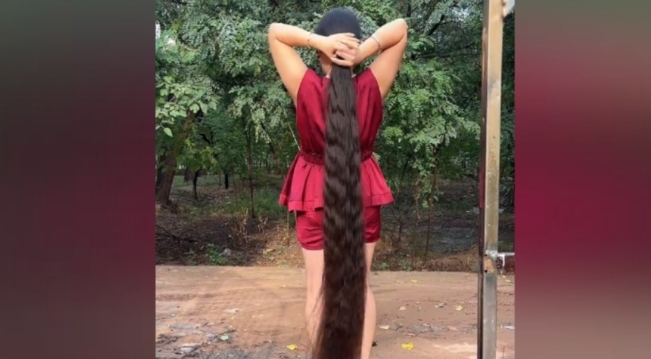 河北女子发长达2米 有人出价80万购买被拒