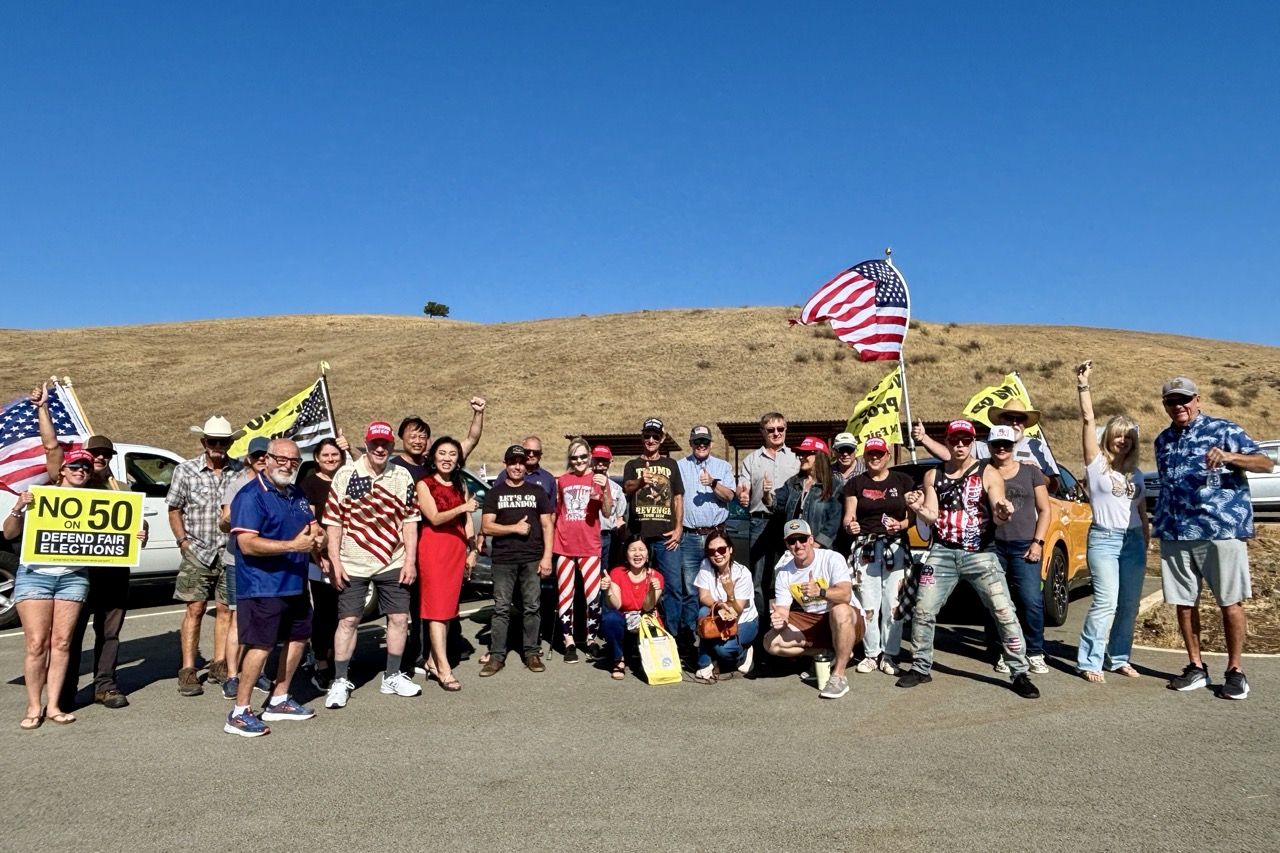 湾区民众举行车队游行与集会反对Prop 50与Measure A | 加州选民身份证2026 | 大纪元