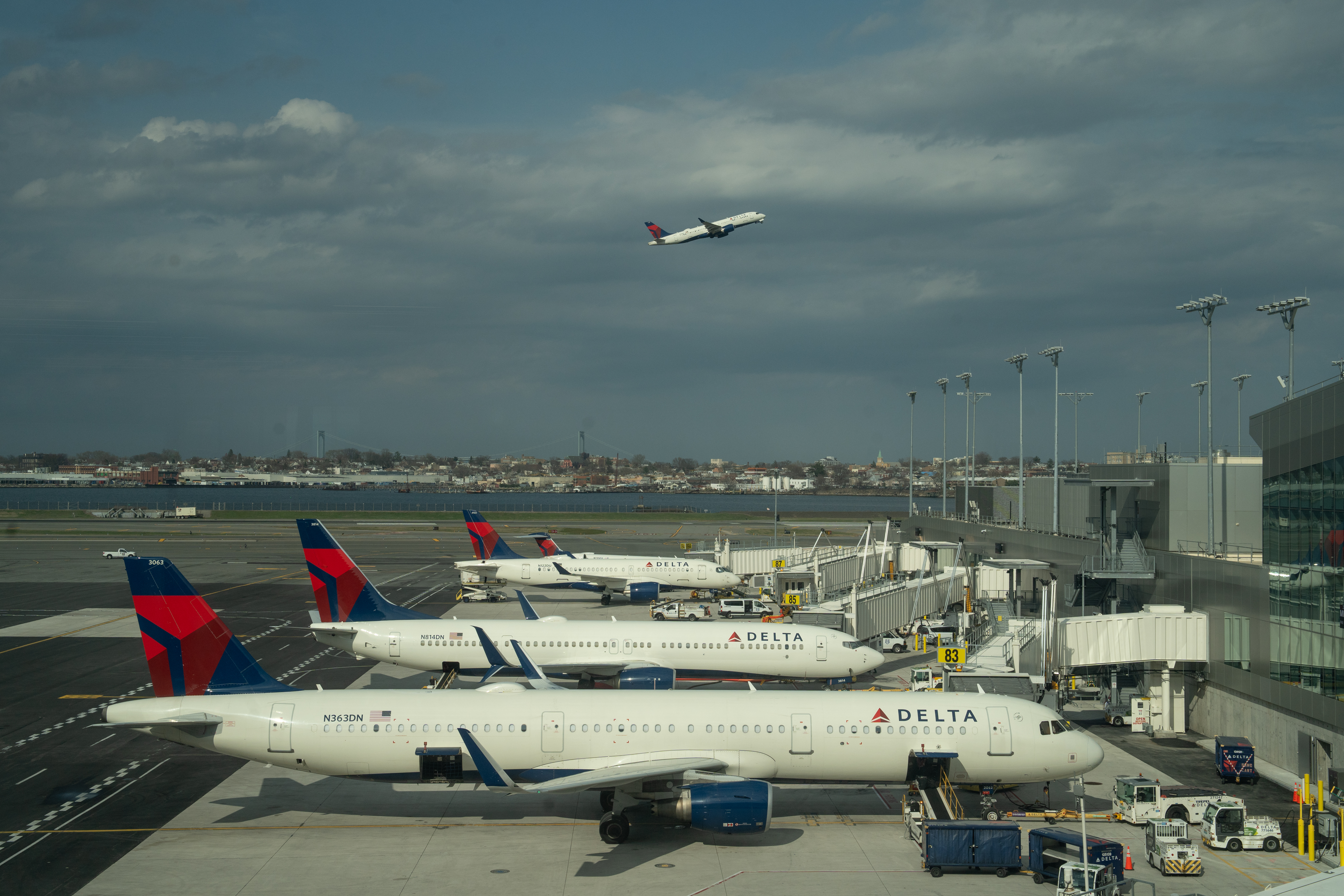 美国航空业2026年或受到“K型经济”影响| 达美航空| 美联航| 大纪元