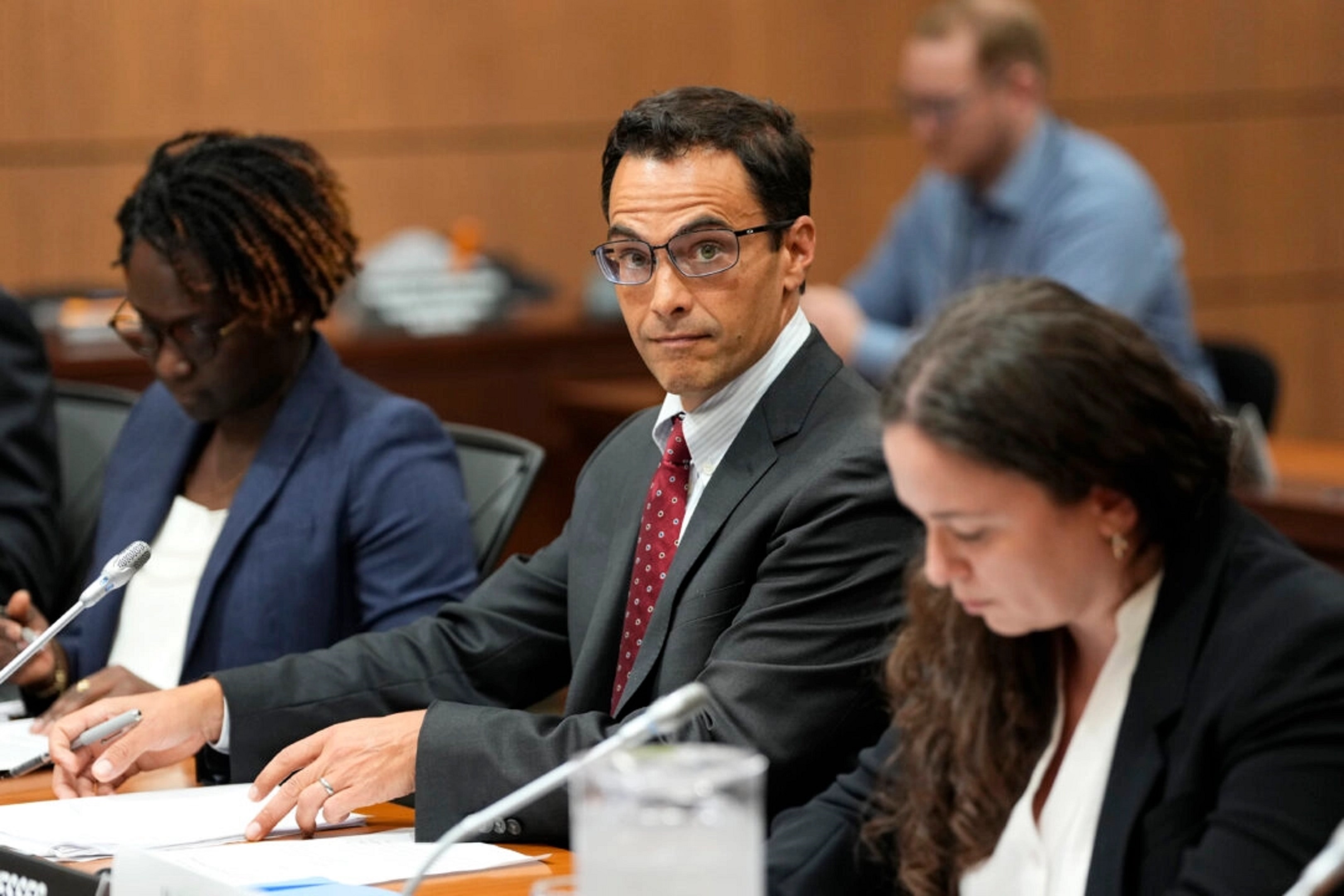 纪元专栏】政客拿凯恩斯主义当圣旨使劲花钱| 加拿大| 赤字| 福利| 大纪元