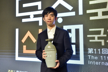 围棋：王星昊逆转安成浚 首夺国手山脉杯冠军