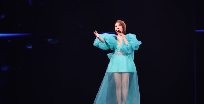 李翊君小巨蛋华丽开唱 献唱组曲感谢琼瑶提携