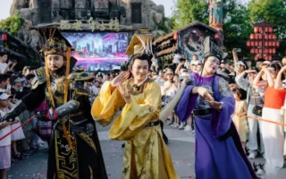 大陸影視業低迷 演員在景區表演 賺錢養家
