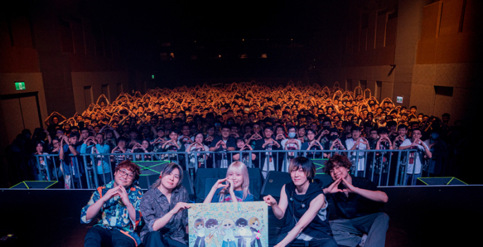 藤川千爱首登台开唱 赞夜市“炒空心菜”好吃