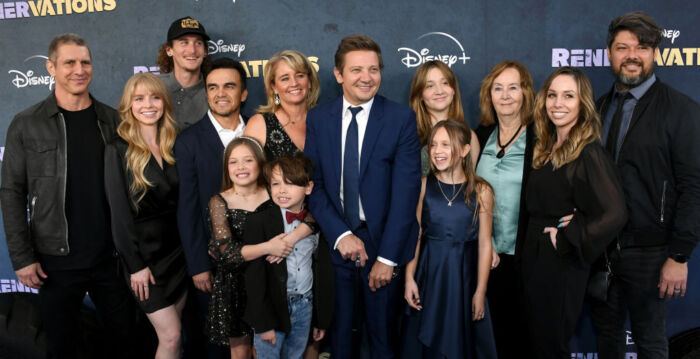 “鹰眼”出版有声回忆录 12岁的女儿录制引言