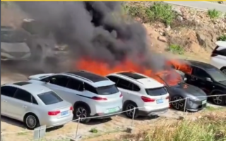 中國產電動車阿維塔突然起火 引燃7輛車