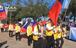 休士頓全僑歡慶114年國慶 莊嚴升旗典禮隆重登場
