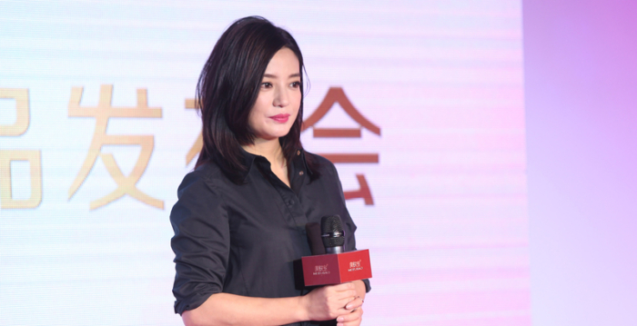 赵薇受访曾惊吐四个字 旧片被翻出后突下架