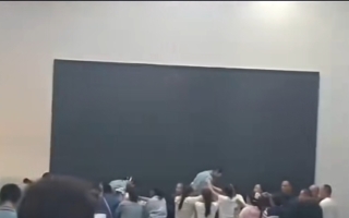 腳踩父母是感恩教育？河南中學共育活動挨轟