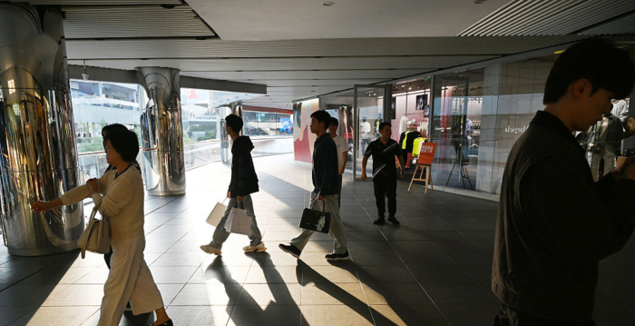 “大家都没钱了” 中国十一长假消费续降温